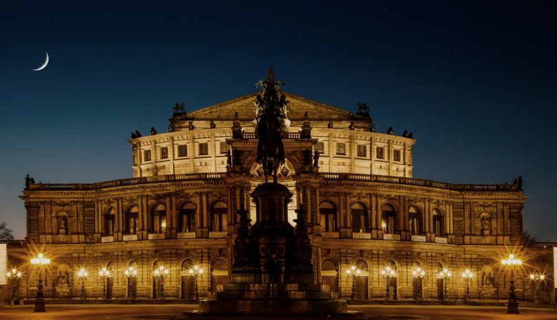 Om opera